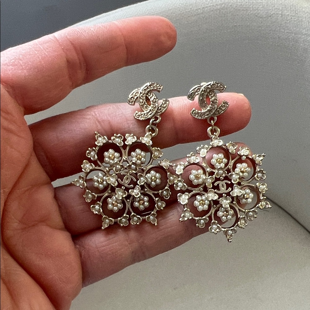 CHANEL Silver and Pearl Floral Earrings - Picture 2 of 10